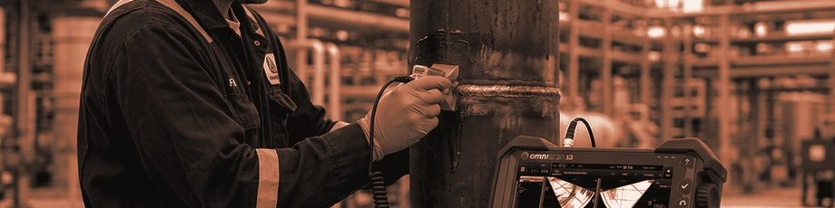 Inspecteur réalisant un contrôle PAUT